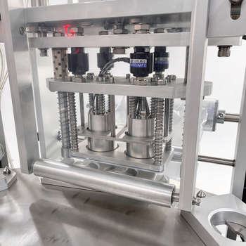 Automatic cup discharging
